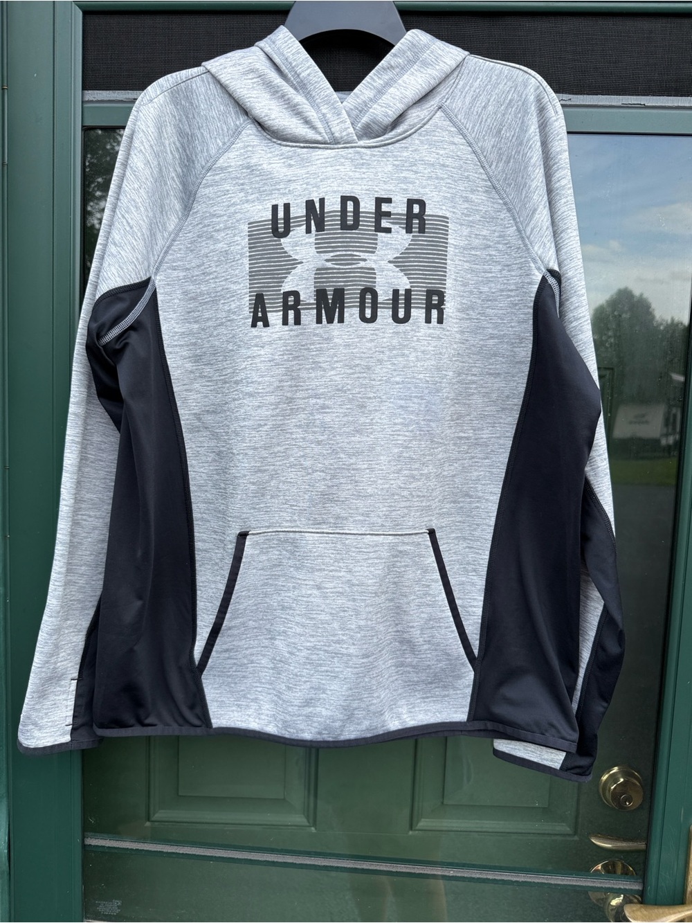 Under Armour Men's Light Gray and Black Crewneck Hoodie